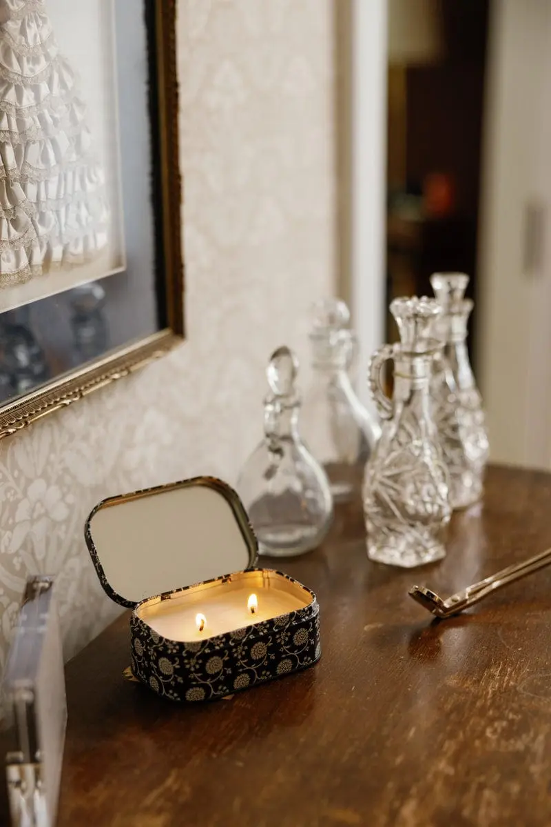 Black Fig & Olive - Chérie 4.5 oz Tin Candle - Image 2