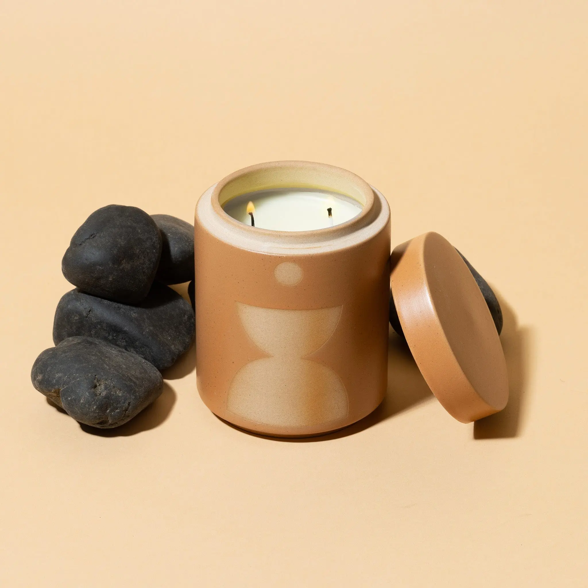 Wild Fig + Vetiver - Form 12 oz Candle - Image 4