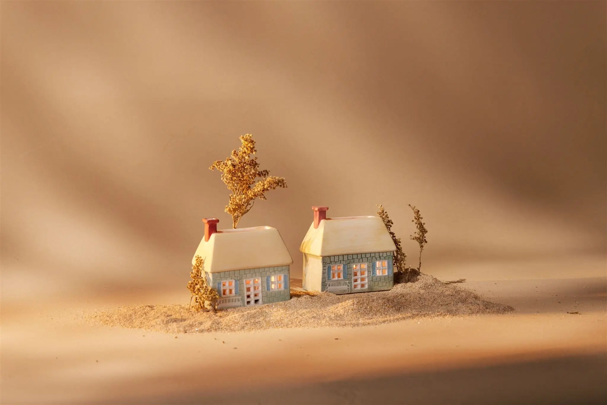 No. 04 The English Cottage -  Incense & Tea Light Holder - Image 3