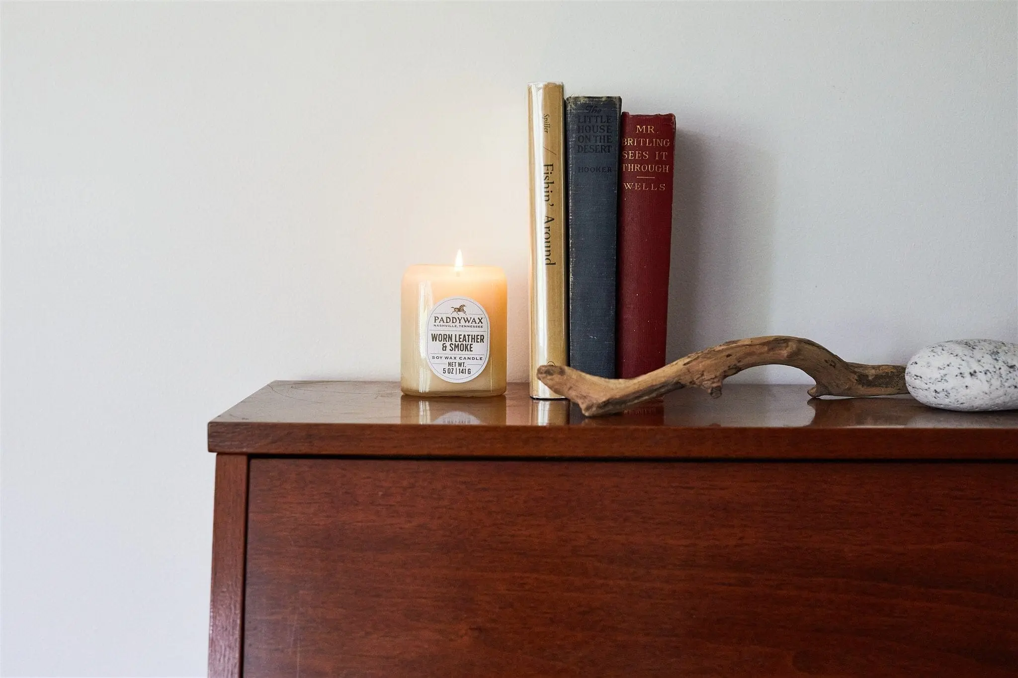 Worn Leather & Smoke - Vista 5 oz Candle - Image 2